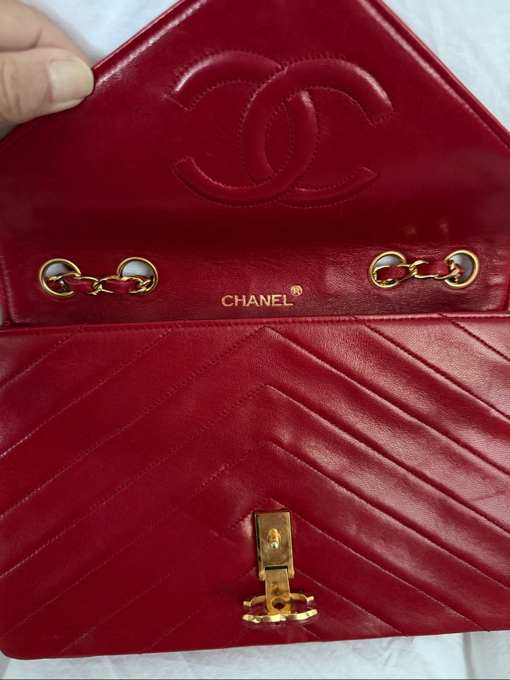 Chanel Red Lambskin Quilted Shoulder Bag - Picture 4 of 8